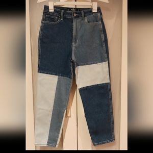 Hollister California- ultra high rise mom jean, vintage stretch, size 5